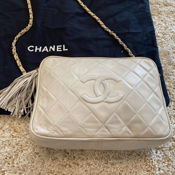 Authentic VTG CC Quilted Tassel Ivory Camera Bag - Picture 1 of 8